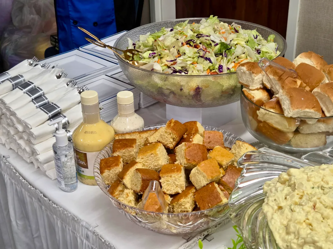 Garden salad, cornbread & rolls